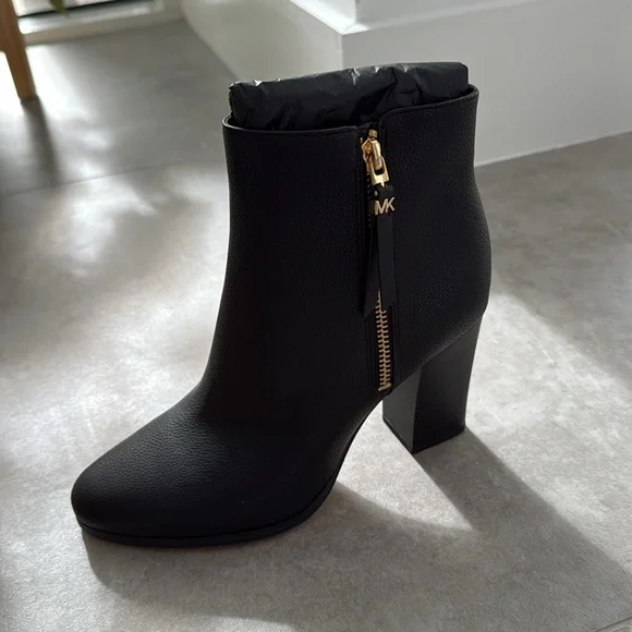 Brand New Michael Kors Black Ankle Booties - Picture 2 of 5